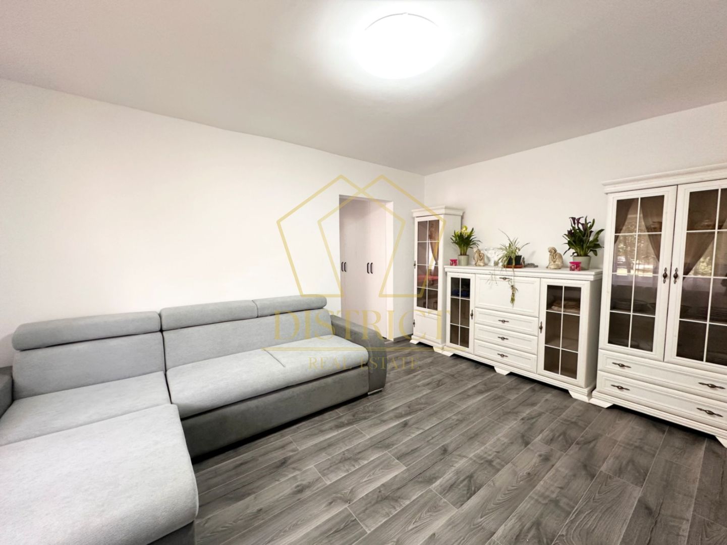 Apartament deosebit cu 2 camere | Zona Sagului | Parter - Poză 1
