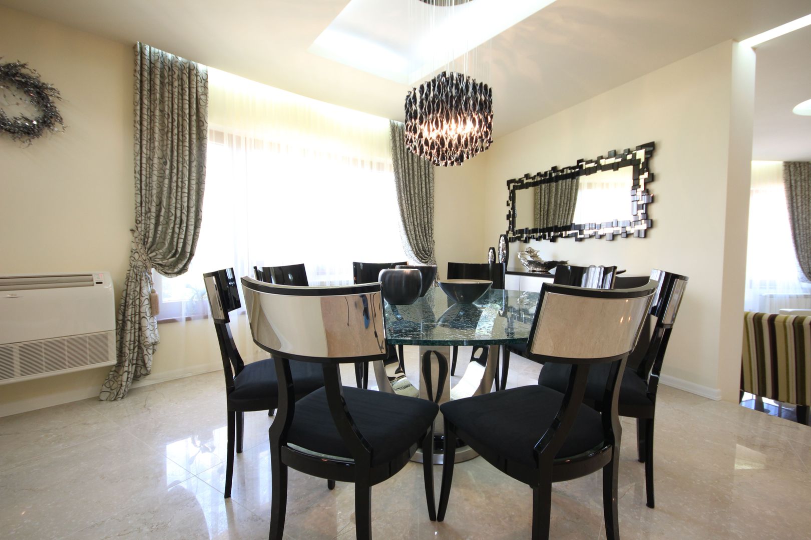 O casa deosebita cu Piscina - Poză 16