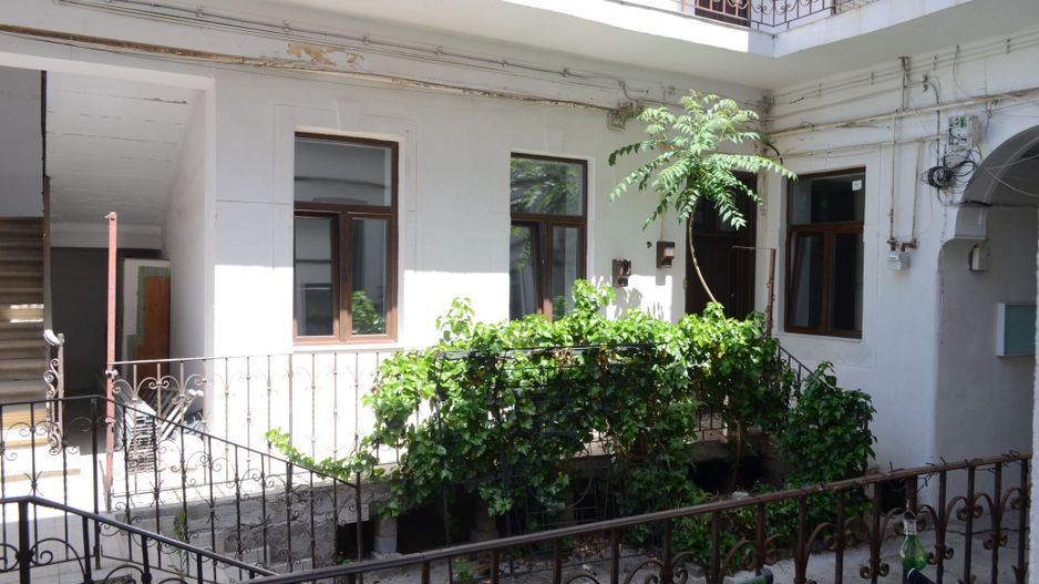 Apartament renovat in zona centrala - Poză 1