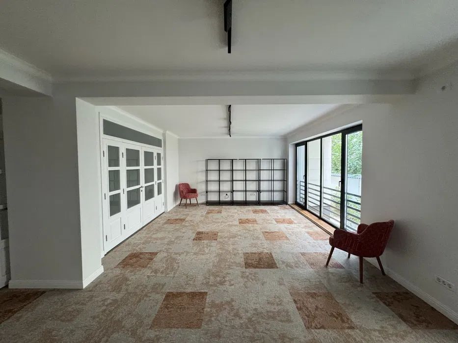 Spațiu modern cu terasă de inchiriat | Showroom, birou sau studio - Poză 4