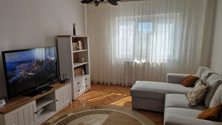 De inchiriat apartament cu 2 camere, Mazepa 1 etaj 3, 450 euro - Poză 1