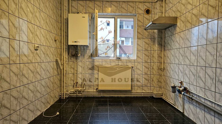 Apartament cu doua camere, zona Racadau 57 mp - vedere spre Tampa - Poză 3