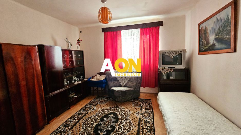 Casă traditională, 3 camere, 1766 mp teren, la asfalt, Vintu de Jos - Poză 8