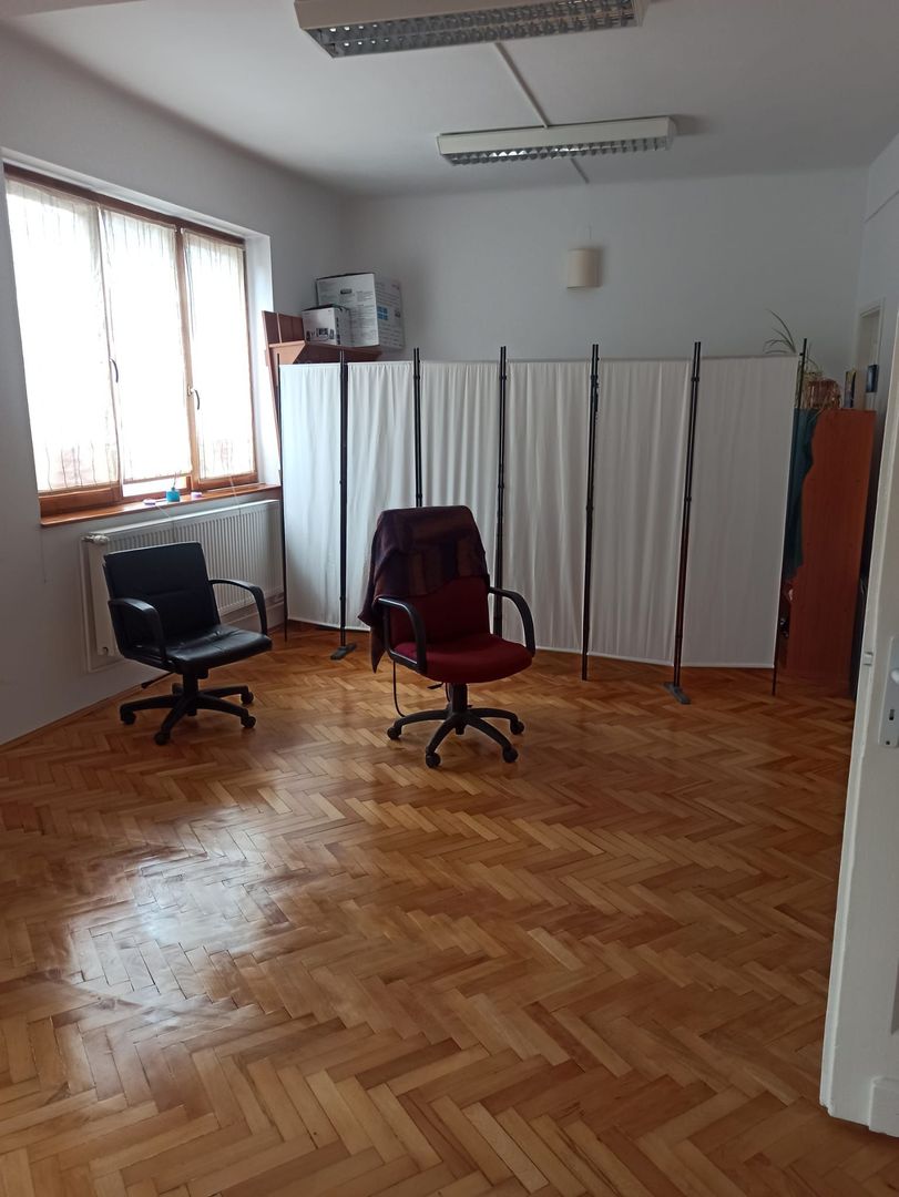 CASA CU 6 CAMERE ZONA CENTRAL - Poză 6