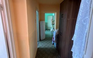 APARTAMENT 3 CAMERE SPATIOS ZONA GORJULUI - Poză 2