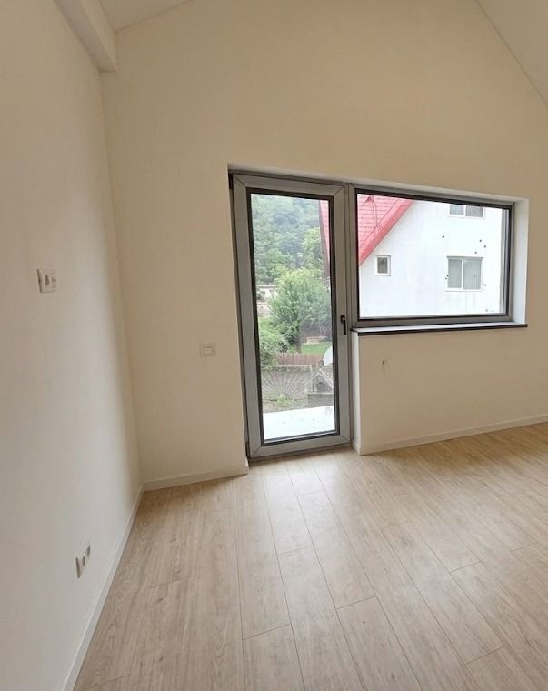 Apartament cu 2 camere 65,10 mp + 30 mp pod - vedere la muntii Caraiman Busteni - Poză 5