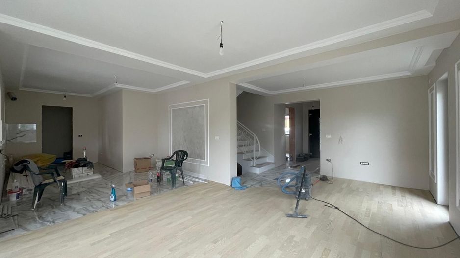 Duplex-4 dormitoare- despartit prin garaj -SUPER POZITIE - Poză 1