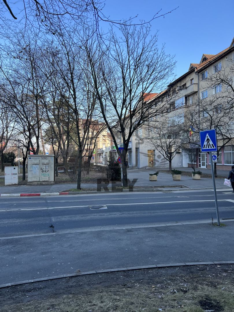 Apartament 4 camere decomandate 4 balcoane etaj 1 Str. Bâlea/Sibiu - Poză 1