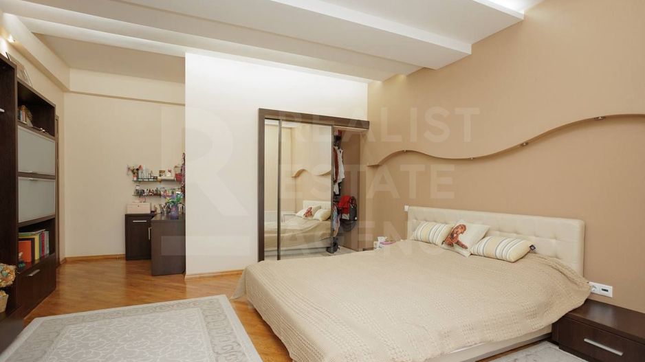 Vânzare, apartament 2 camere, living, bulevardul Traian, Botanica. - Poză 8
