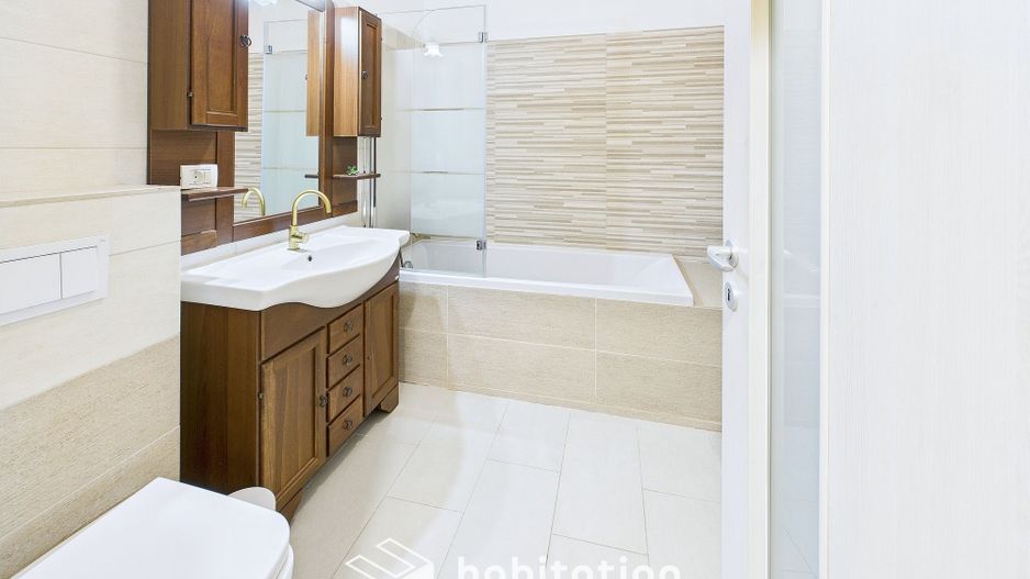 Apartament spațios cu curte și garaj – confortul unei case moderne - Poză 22