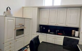 Apartament la casa 4 camere | Mihai Eminescu | Curte comuna | Oradea - Poză 2