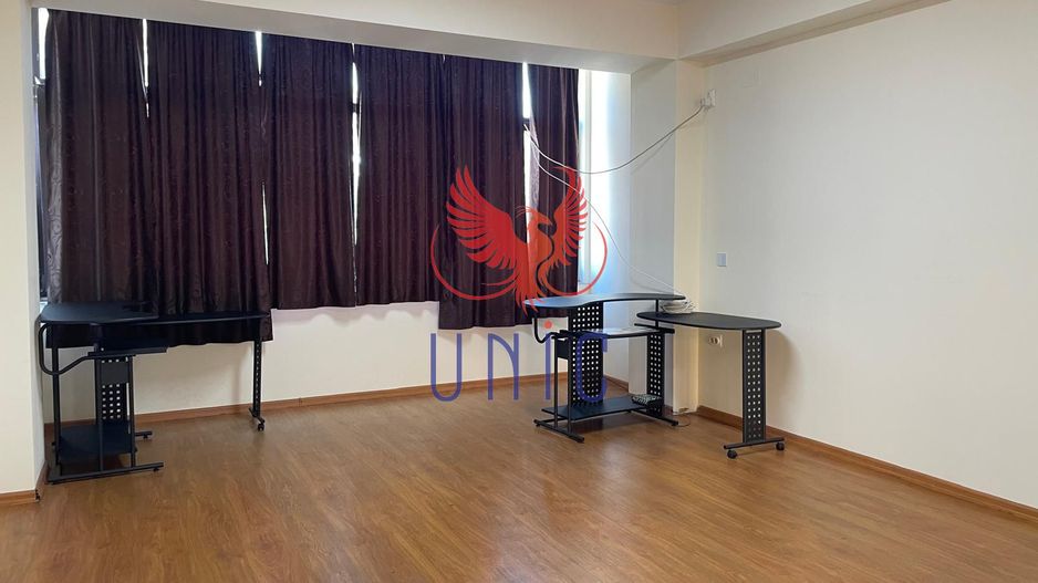 Spatiu Comerical-etaj 1-90 mp- 600 Euro - Poză 3