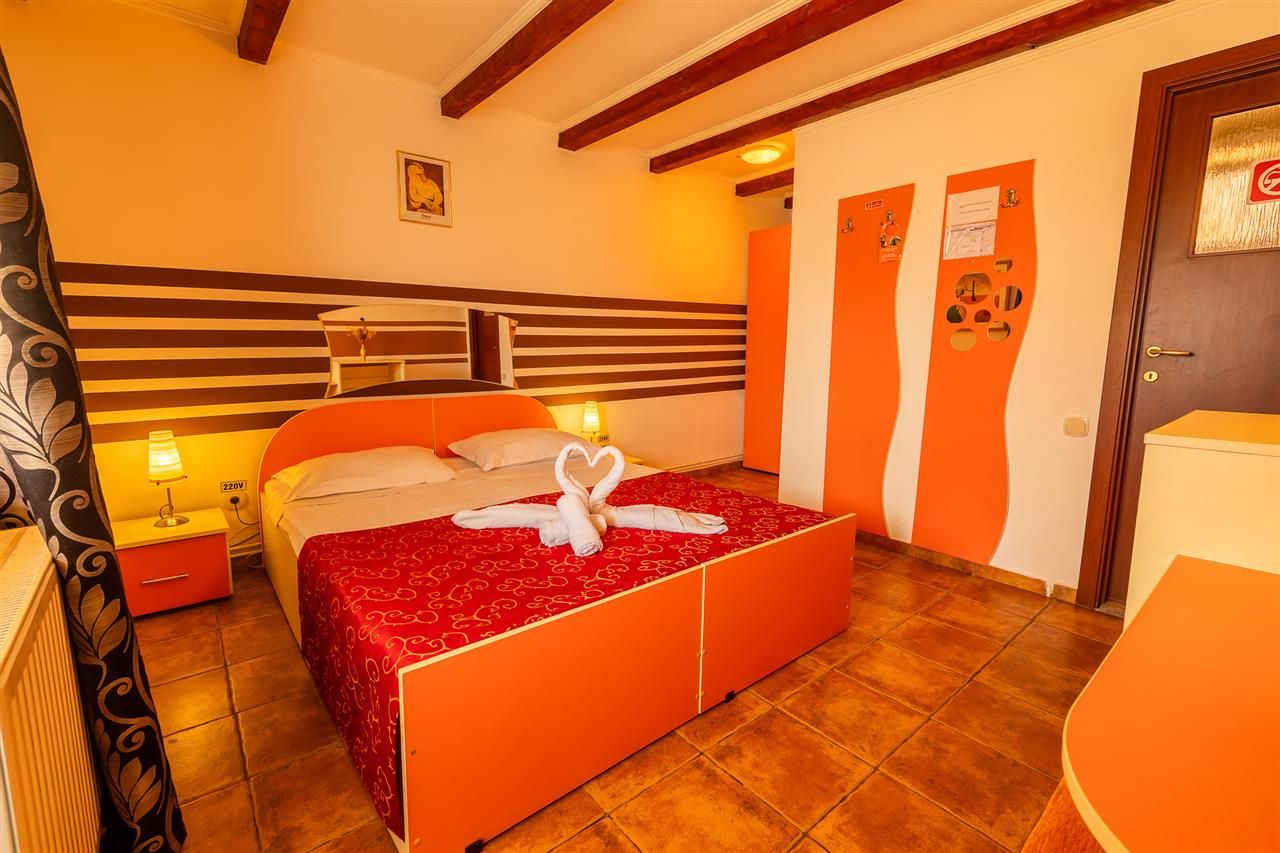 Pensiune cocheta, la poalele emblematicei Cetati Rasnov, Brasov - Poză 11