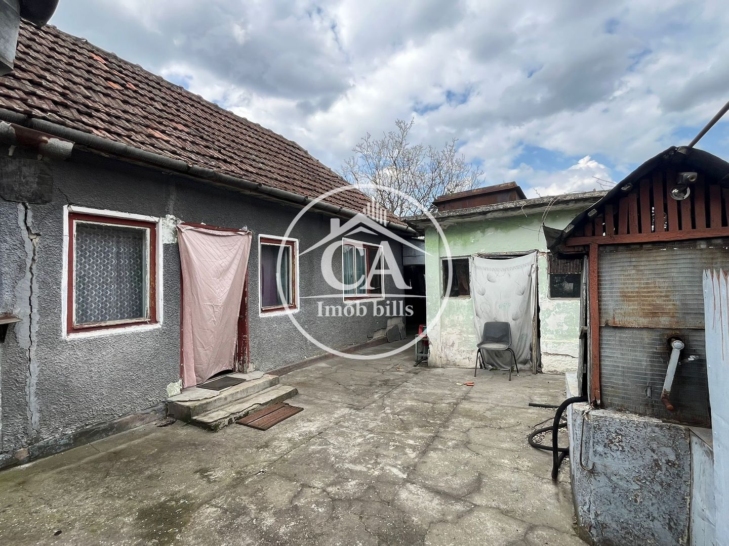 Casa de vanzare cu 5 camere in Oșorhei, Bihor - Poză 2