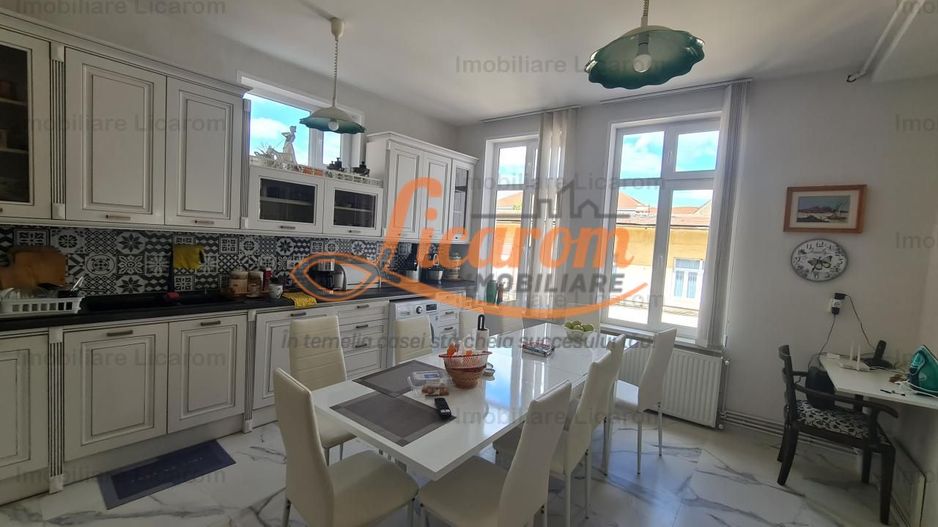 Apartament 3 camere la casa Centru Istoric utilat,mobilat 265000Eur - Poză 1
