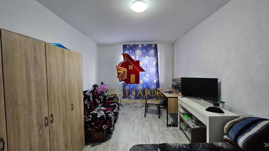 Apart 2 camere Canta la bulevard, etaj 3 din 4, pozitionat foarte bine - Poză 1