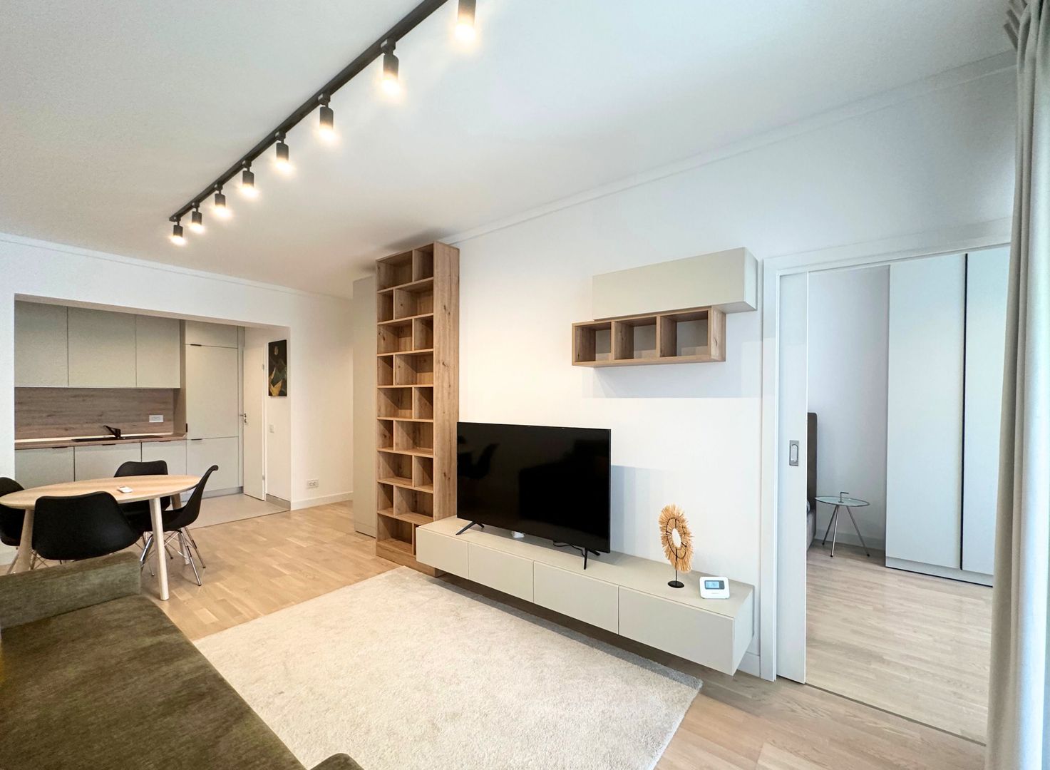 Inchiriere 2 camere cu parcare subterana Marmura residence zona Jiului - Poză 3