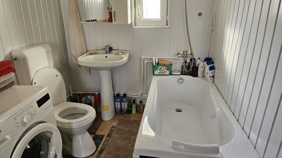 Vanzare casa Albota la intrare - Poză 3