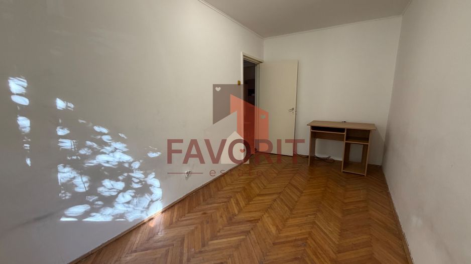 Cu centrala termica proprie. Zona Dacia. Boxa - Poză 4