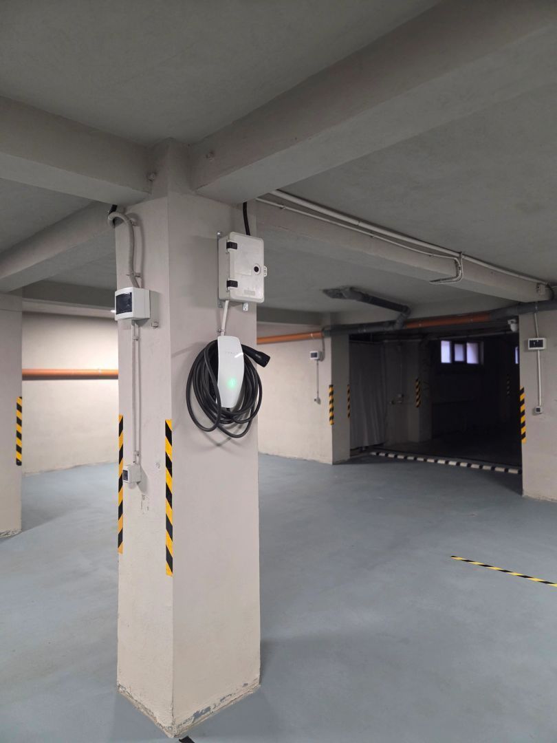 Spatiu subsol 227mp cu parcari subterane si boxe - Poză 1