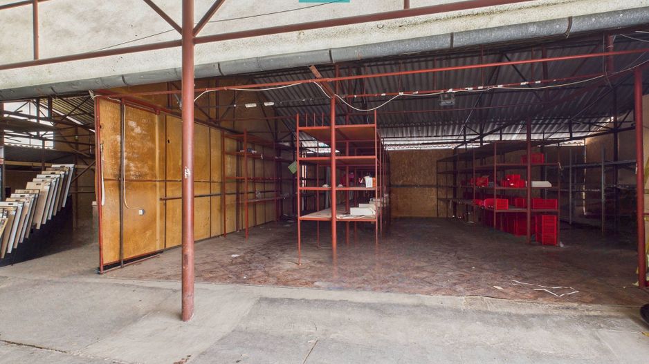 Hală și spații de birouri pe șoseaua principală - Poză 2