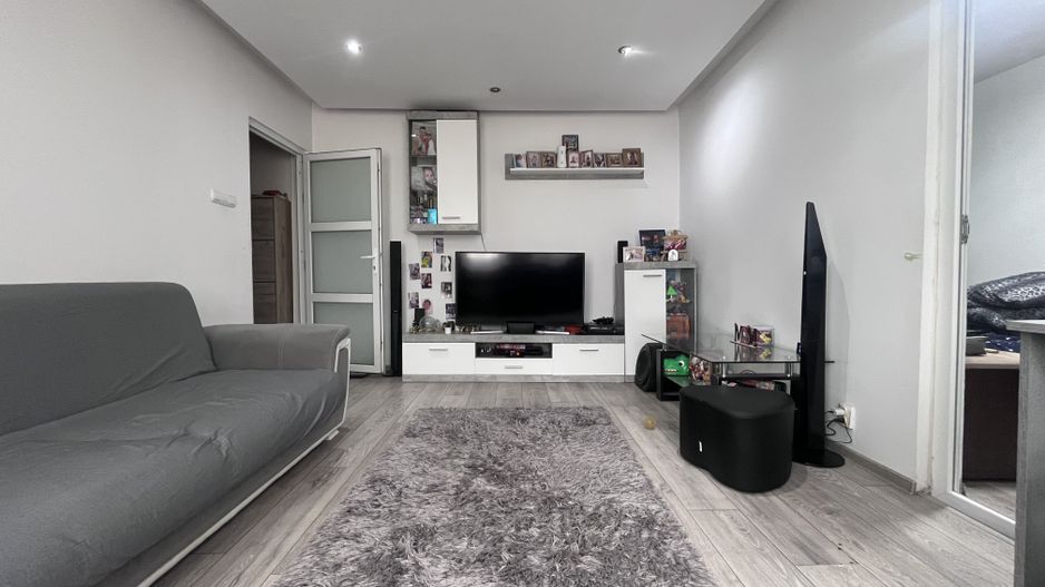 Zona buna! Vânzare apartament cu 2 camere în Târgoviște- micro 6! - Poză 1
