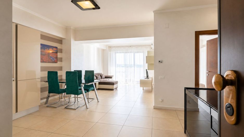 3 camere | 95 mp + terasă 20 mp | Vedere frontală lac | Mamaia-Cazino - Poză 4