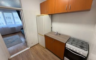 Garsoniera 21mp cartier Tractorul la etajul 2 cu baie si bucatarie - Poză 5