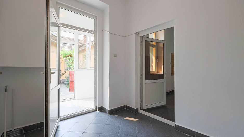 Locație excelentă: Spațiu comercial  Reprezentanță sau Închiriere. - Poză 8