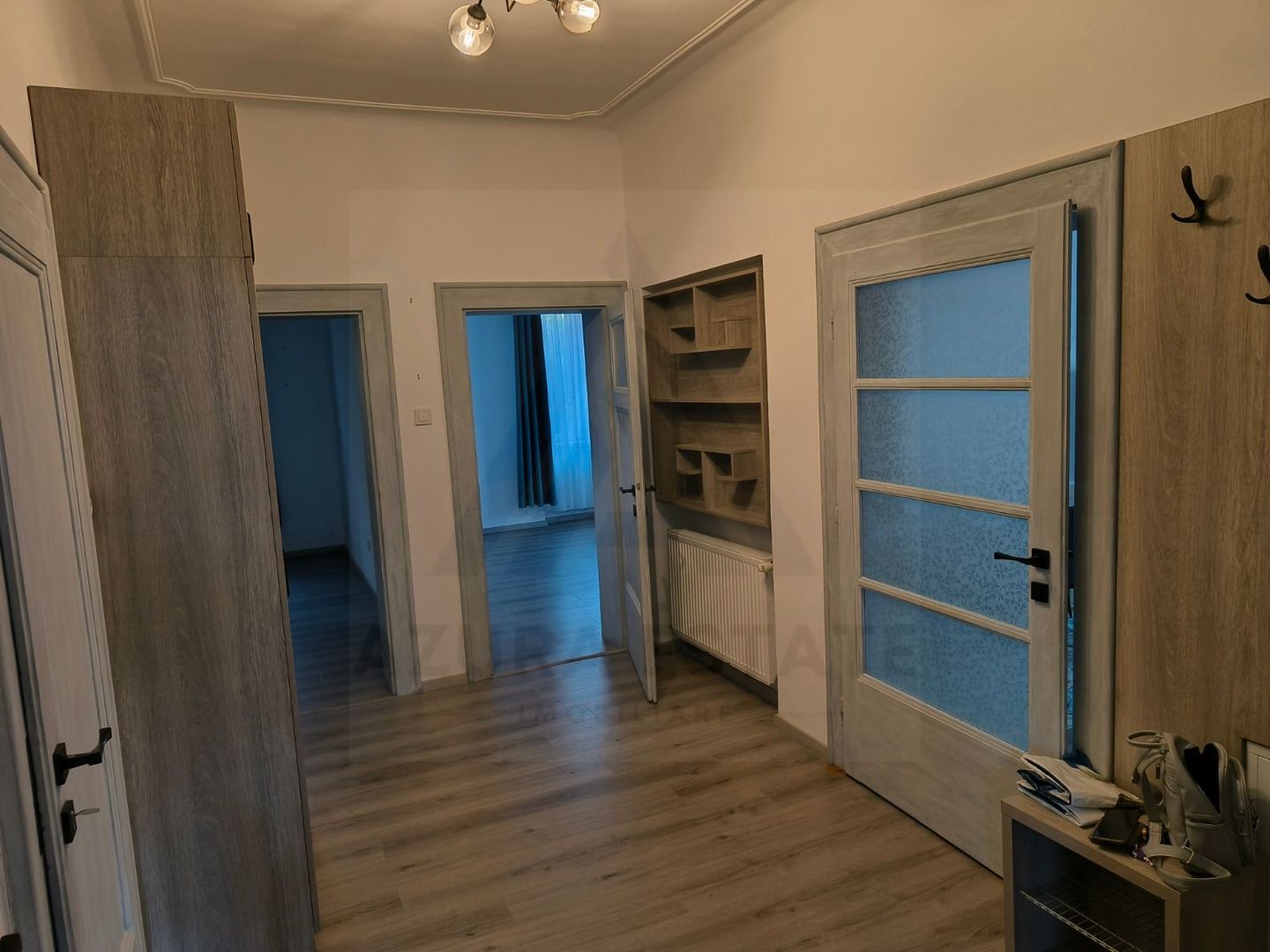 Apartament 4 camere 111 mp utili garaj si teren 458 mp zona Centrala - Poză 2