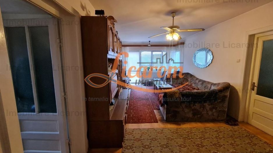 Proprietate individuala-3 apartamente,spatiu comercial,garaje,gradina,curte - Poză 7