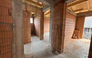Casa spatioasa PE UN NIVEL in Sura Mica-Sibiu - Poză 2