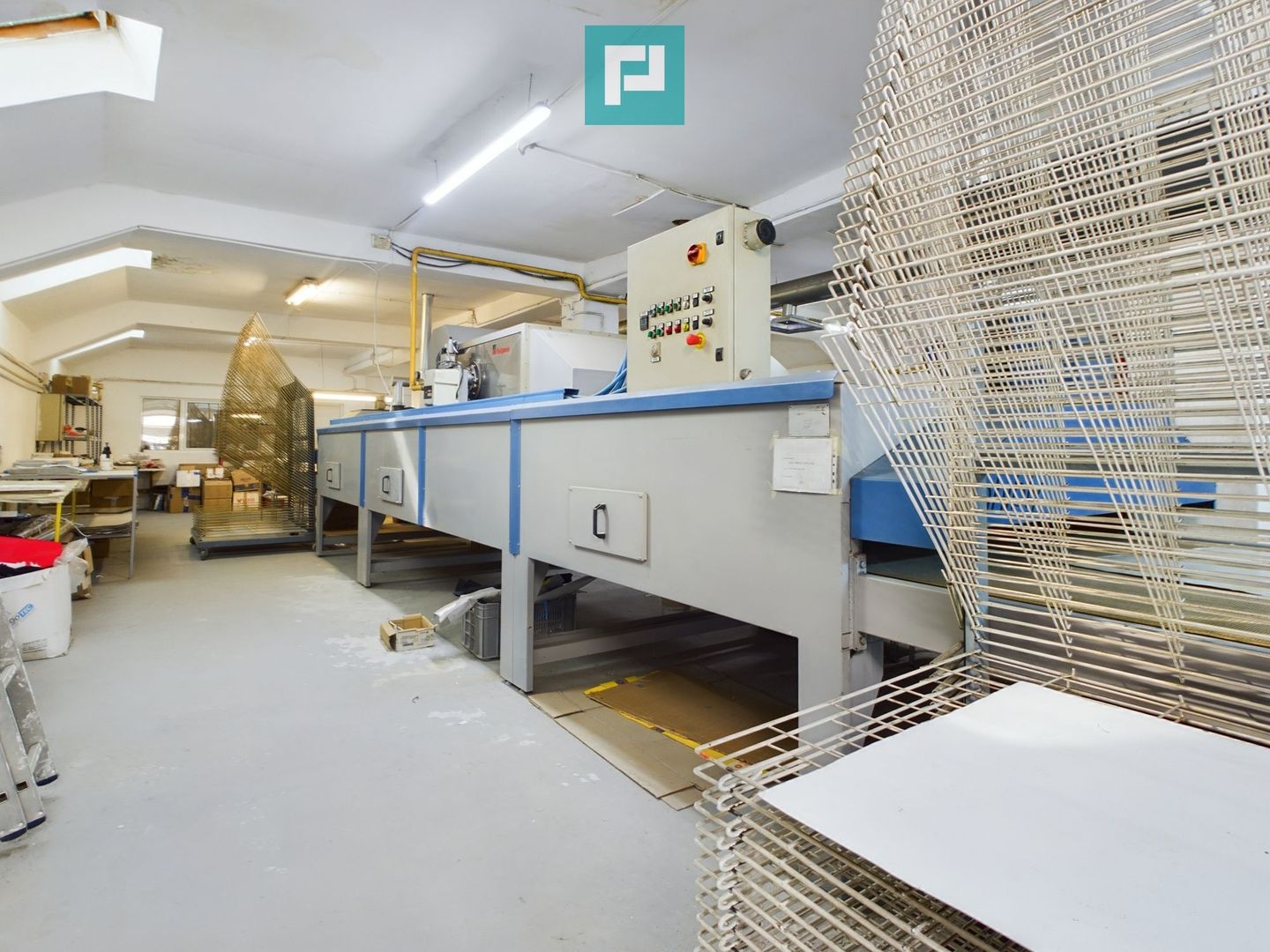 Clădire cu destinație comercială în Grădiște - Poză 14