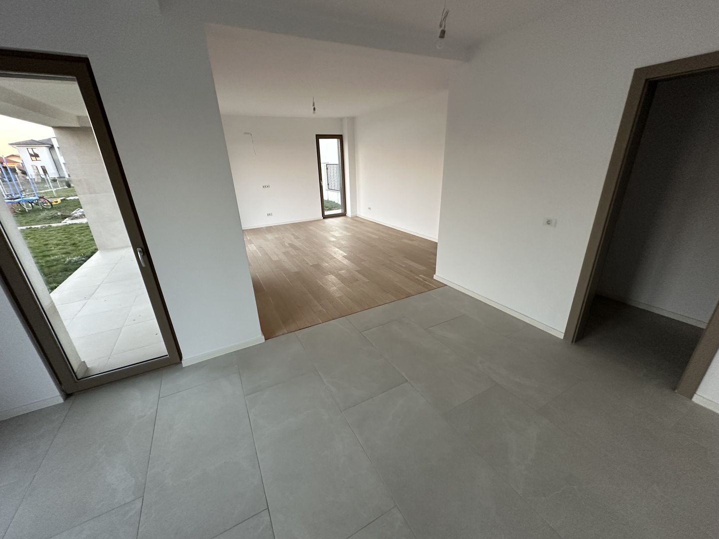 Casa cu 4 camere - Dumbravita - Poză 11