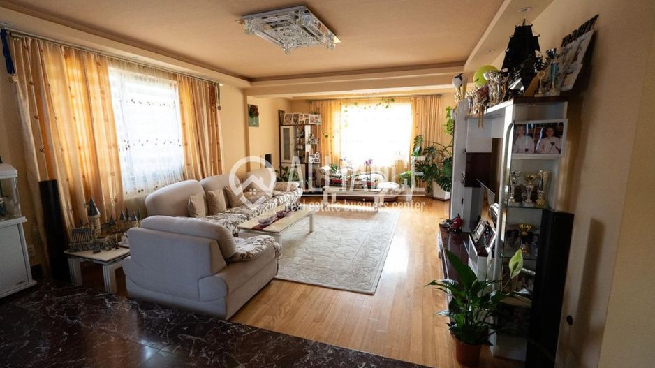 COMPOZITORI (COD10) - Casa deosebita de inchiriat - Poză 9