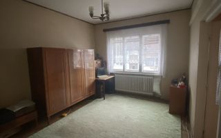 Apartament cu 3 camere si garaj, zona centrala - Poză 2