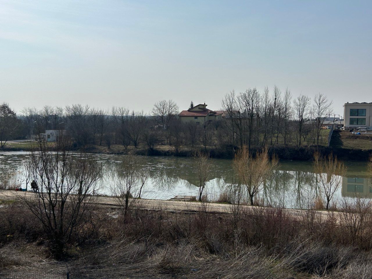 Casă P+1, 315 m² utili | Teren 1.530 m² | Pe malul lacului Ostratu - Poză 7