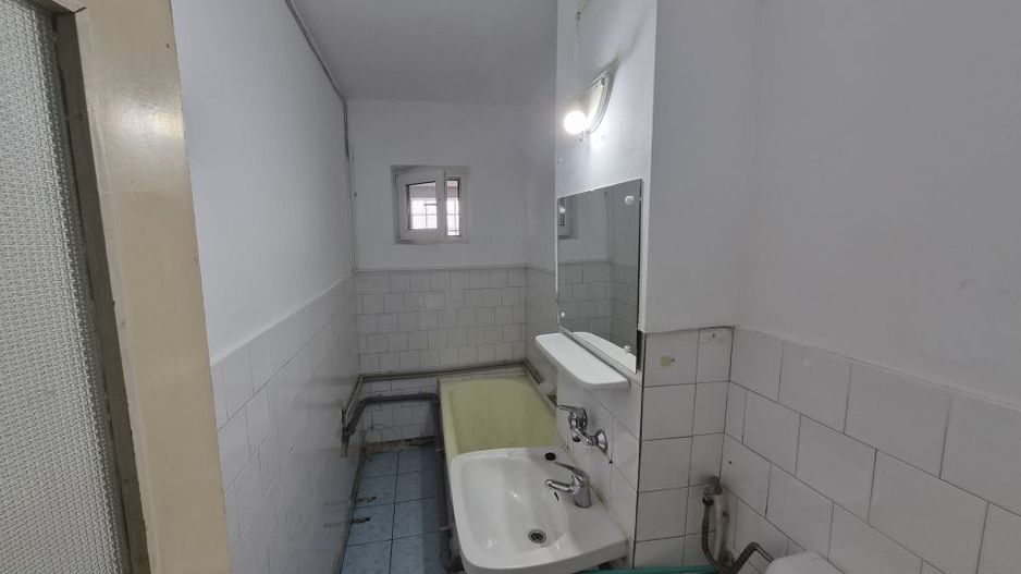Spațiu comercial de închiriat- lângă spitalul Municipal Curtea de Argeș - Poză 6