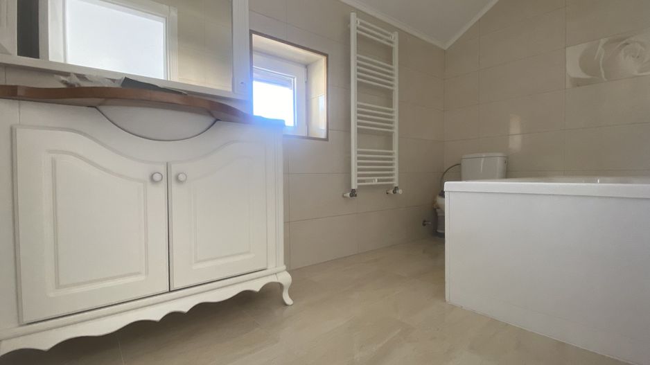 Liniste si confort! Vanzare casa la cheie, luminoasa in Priseaca! - Poză 9