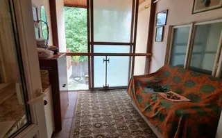 Proprietate individuala-3 apartamente,spatiu comercial,garaje,gradina,curte - Poză 14