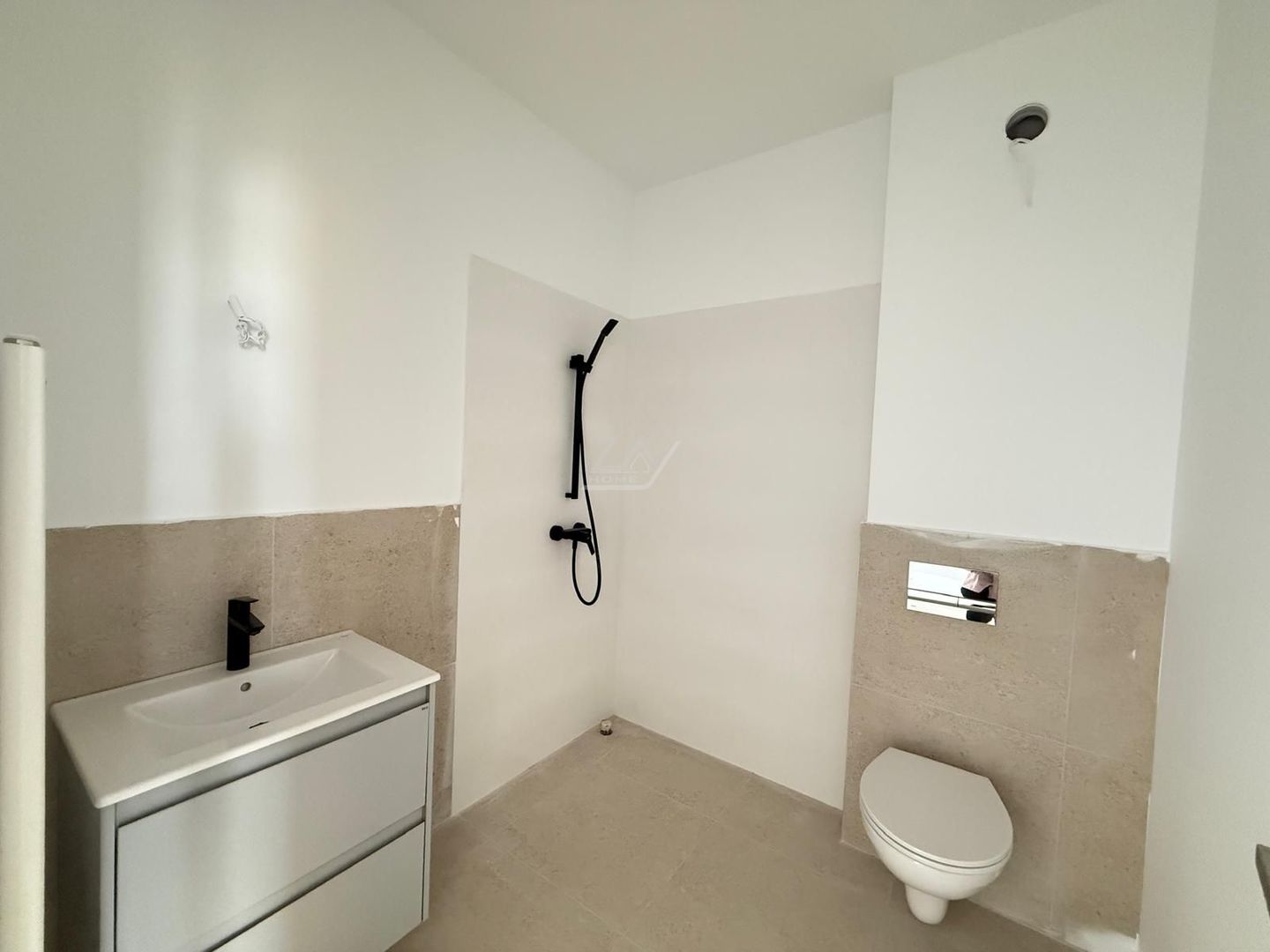 Balcon. Lift. Loc de parcare. - Poză 4