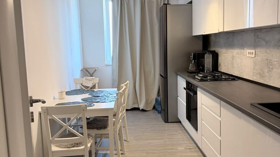 Apartament 2 camere,suprafata generoasa,mobilat si utilat,loc de parcare subtera - Poză 13