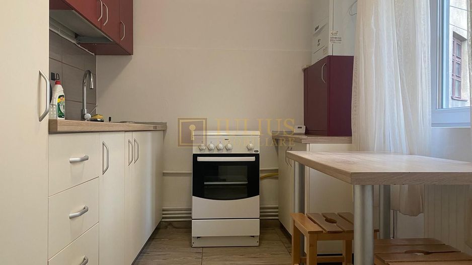 2 dormitoare, centrala proprie, bucatarie inchisa. Piața Libertatii. - Poză 16