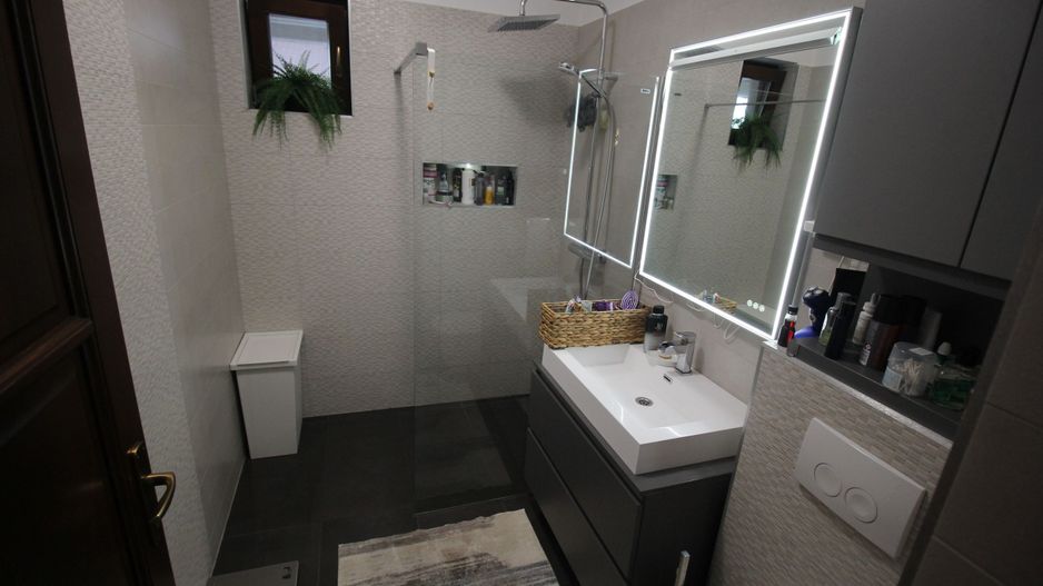 Casa 5 camere mobilată,D-P-E-M 200mp,300mp teren,schimb - Poză 12