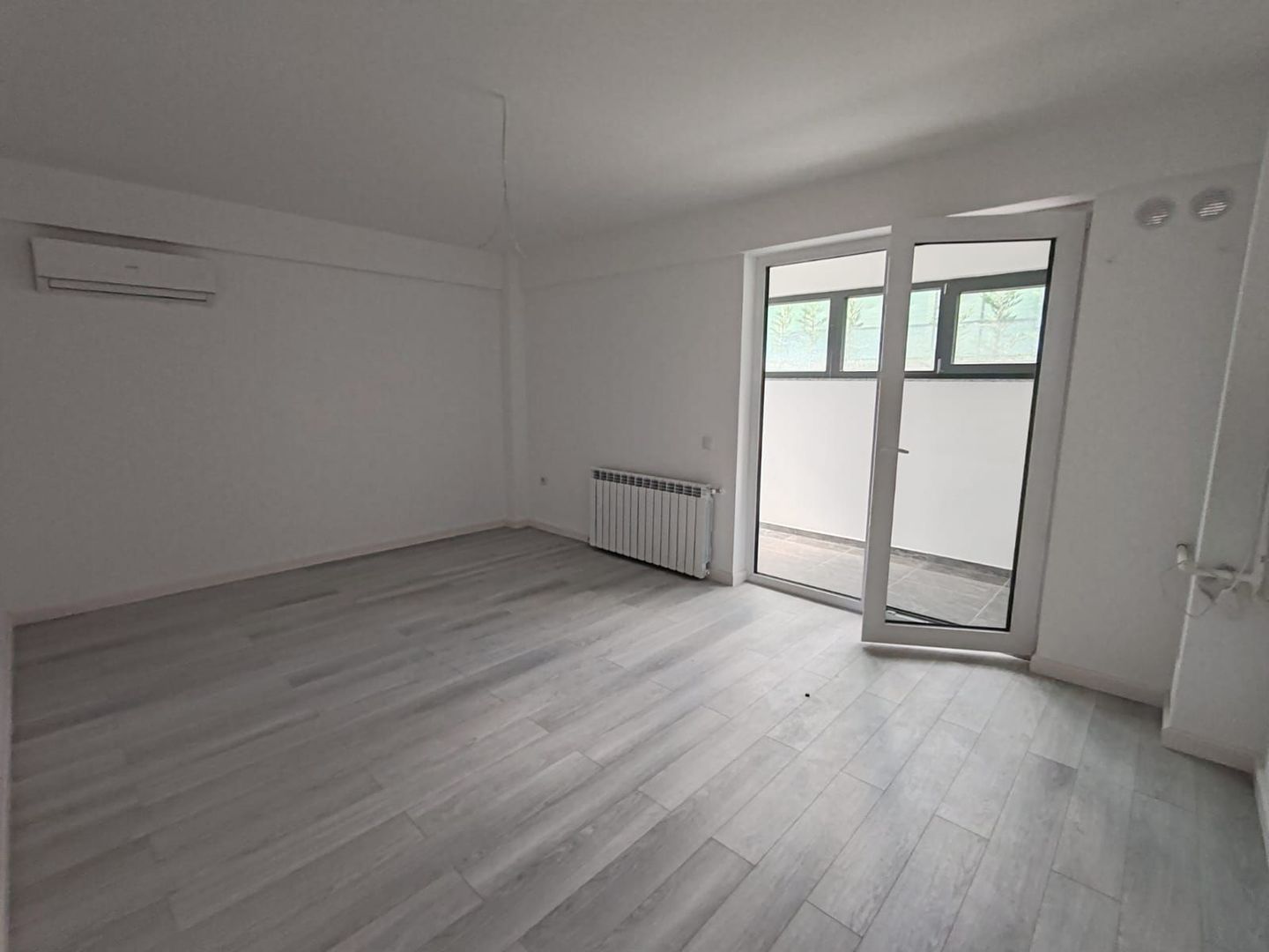 Ap. 2 camere INTABULAT 51 mp+ loc de parcare V. Lupului 86900 euro - Poză 1