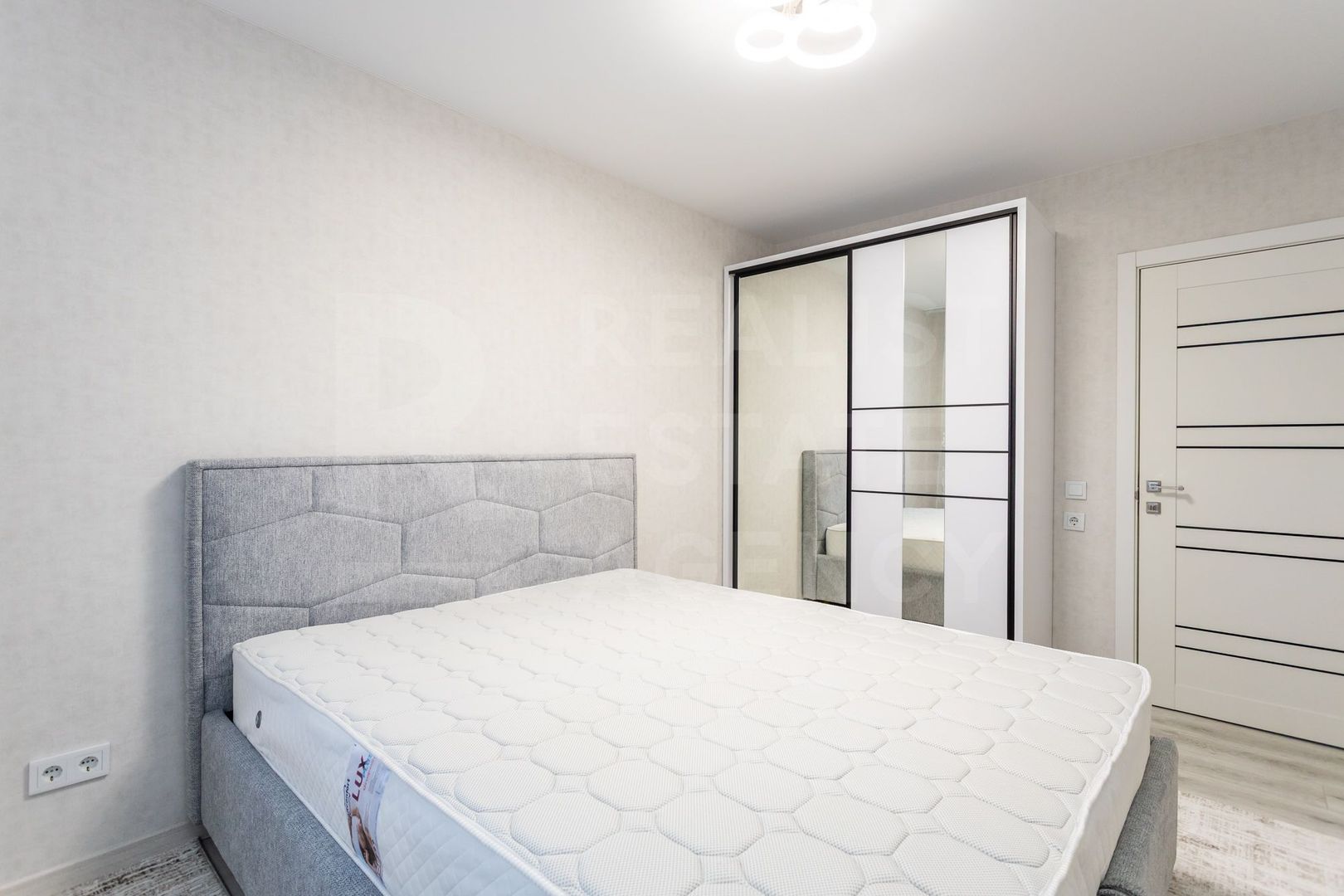 Vânzare, apartament, 2 camere, strada Petru Zadnipru, Ciocana - Poză 1