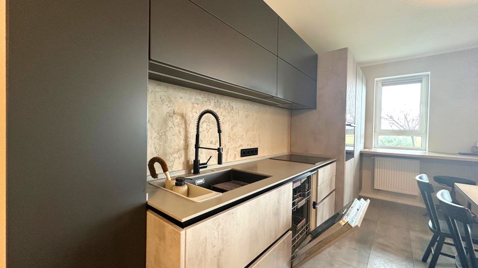 Apartament 2,5 camere chic cu grădină balcon vitrat și mobilier premium - Poză 11