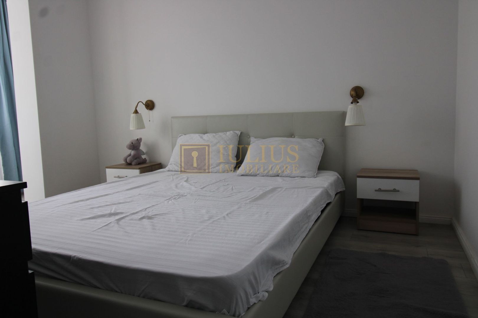 3 camere, Bulevardul Cetatii, zona ideala, centrala proprie - Poză 1