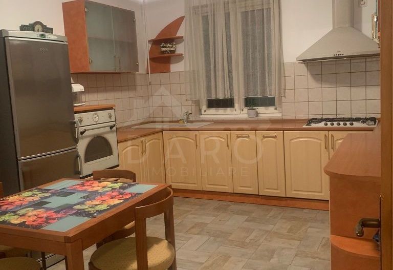 Se inchiriaza casa 3 dormitoare, living, dining, garaj Str Muntenia - Poză 8