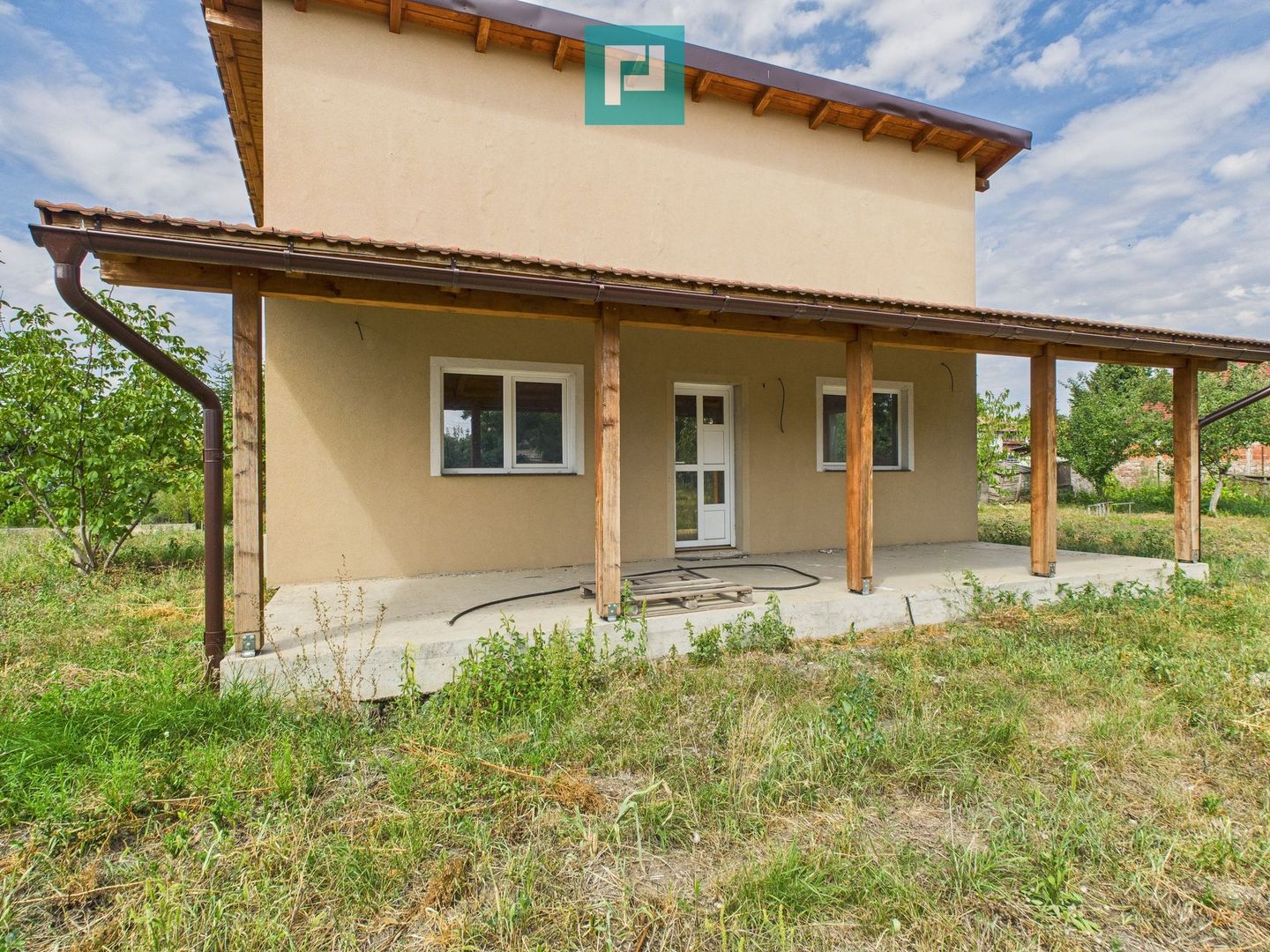Casă cu 2 camere și teren în Gai - Poză 1
